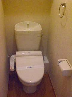 レオパレスノーブルシャトーⅡのトイレ|コンパクトで使いやすいトイレです