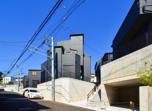 横浜市南区平楽の新築一戸建の前面道路含む現地写真|周辺環境も合わせてご案内させて頂きます！
お気軽にお問い合わせ下さい！