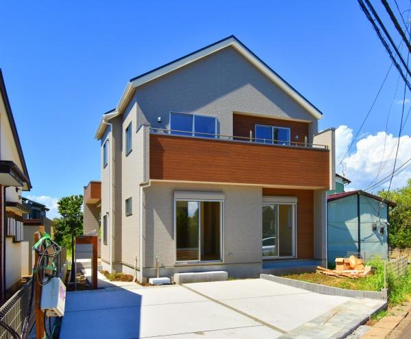 横浜市都筑区折本町の新築一戸建の前面道路含む現地写真|駐車スペース2台駐車可能！
お気軽にお問い合わせください。