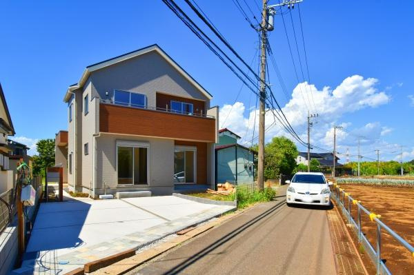 横浜市都筑区折本町の新築一戸建の前面道路含む現地写真|車通りが少ない為、小さなお子様にも安心です。
是非一度、現地へ起こしください。


