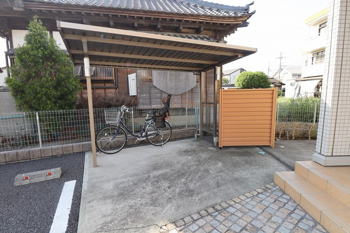 クレア神立の駐車場