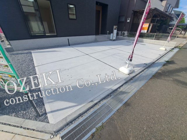 越谷市七左町新築戸建て　時間を超えて受け継がれていく住まい-LIGNAGEリナージュ-の駐車場