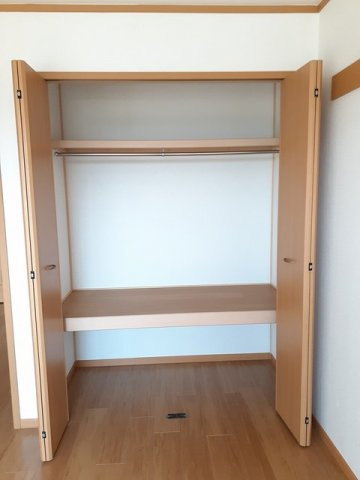 エレガンス弐番館の収納