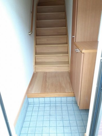 エレガンス弐番館の玄関