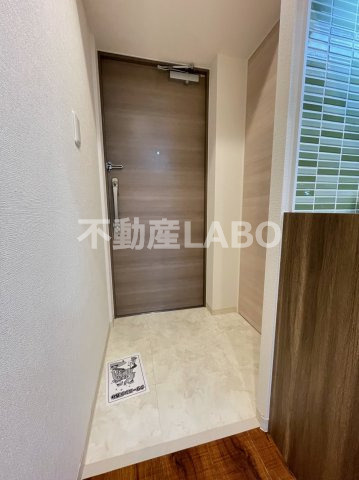 アイボリーポワント難波WESTの玄関