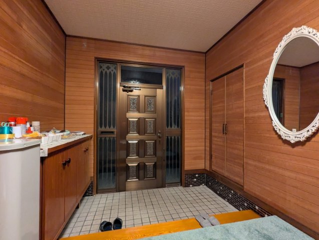 新富士4丁目　作業場付中古住宅の玄関|玄関ホール