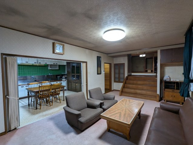 新富士4丁目　作業場付中古住宅の居間・リビング