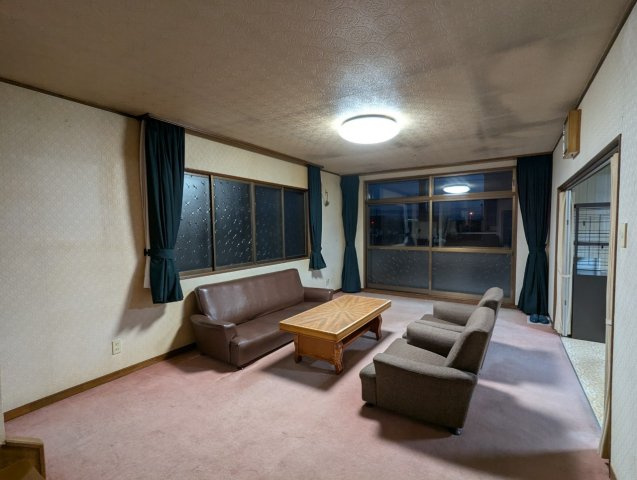 新富士4丁目　作業場付中古住宅の居間・リビング