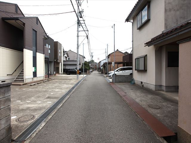 【前面道路含む現地写真】の画像