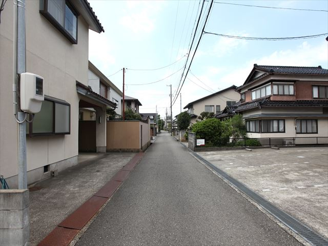 【前面道路含む現地写真】の画像