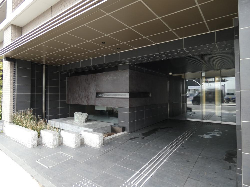 プラネスーペリア京都西院のエントランス