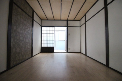 【その他】 | レトロハウス播磨町 | 木製硝子戸がレトロな雰囲気です。LDK　9.7帖