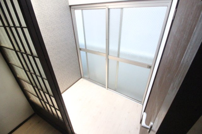 【庭】 | レトロハウス播磨町 | 縁側（トイレ前）ちょっとした物置に使えそうです。　