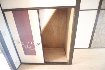 【収納】 | レトロハウス播磨町 | 階段下押し入れ