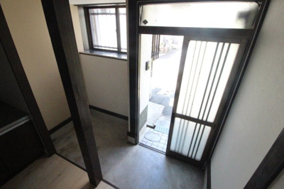 【玄関】 | レトロハウス播磨町 | 広くとった玄関土間　