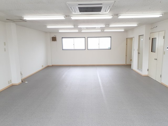 戸頭9丁目事務所付倉庫の内装