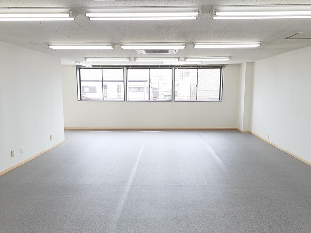 戸頭9丁目事務所付倉庫の内装