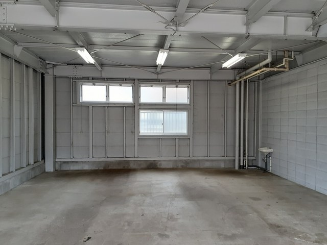 戸頭9丁目事務所付倉庫の内装