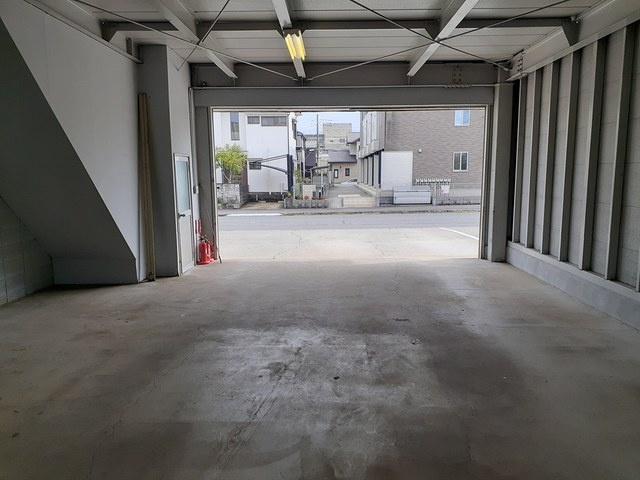 戸頭9丁目事務所付倉庫の内装