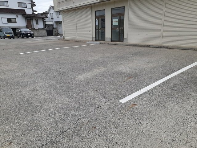 戸頭9丁目事務所付倉庫の駐車場