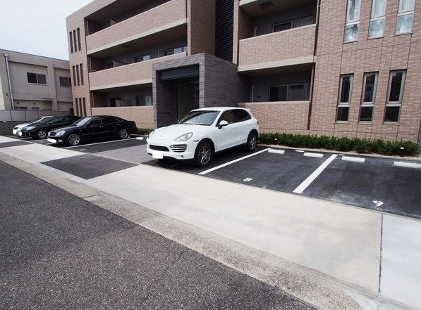 オークスクエア元八事の駐車場