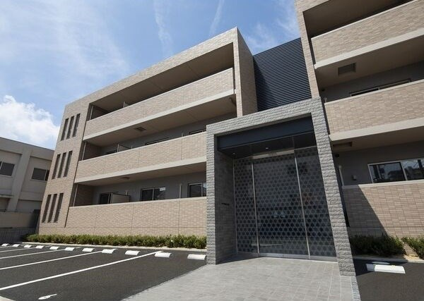 オークスクエア元八事の外観