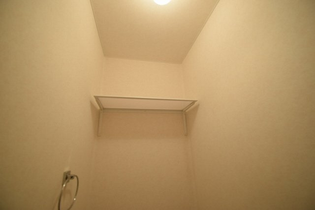 プランドール夏見台のトイレ|トイレ上部に棚あります