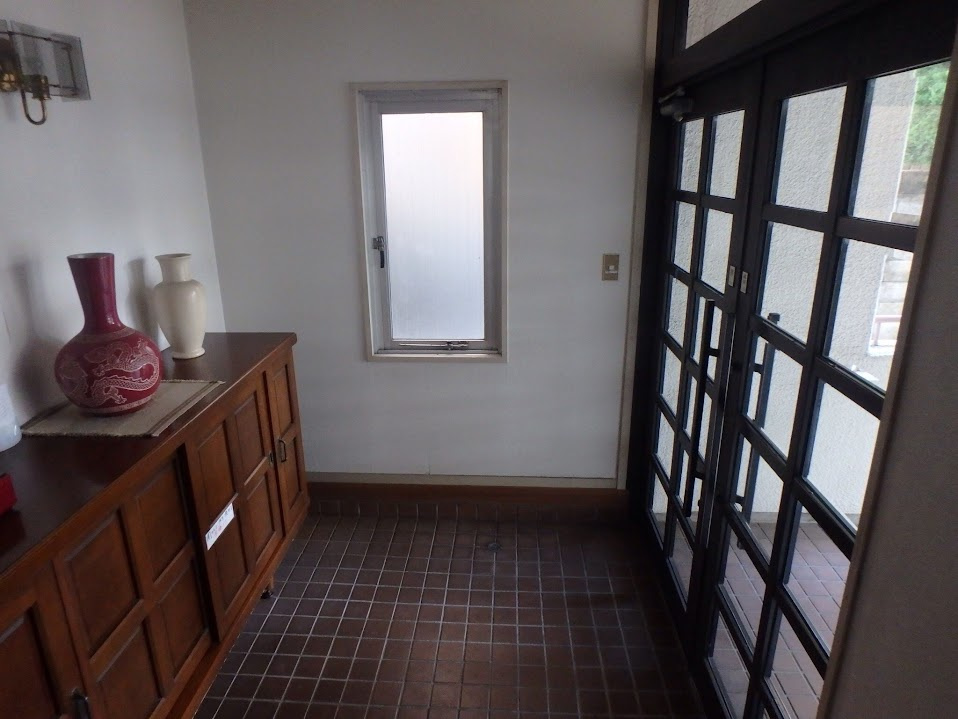 下鴨女子学生会館テラッセ糺の森の玄関