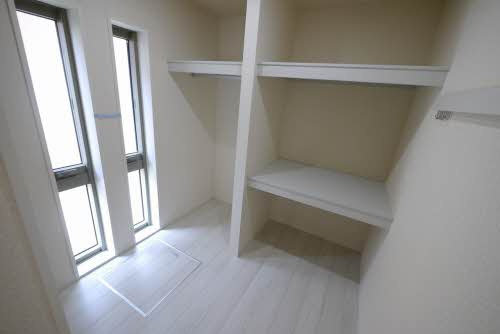 熊本市東区保田窪本町の賃貸マンションの収納