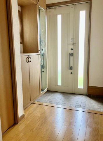 田村戸建の玄関