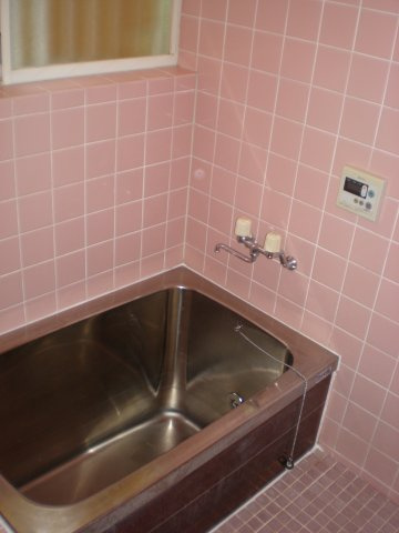 コンパクトで使いやすいお風呂です