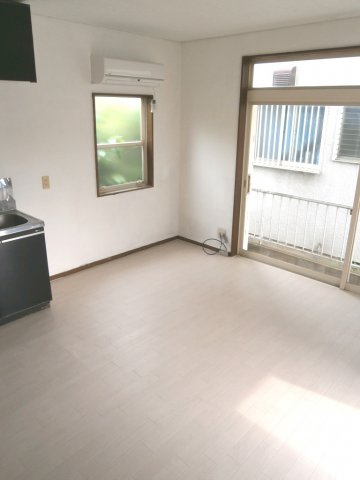 ゆったり過ごせる居間です