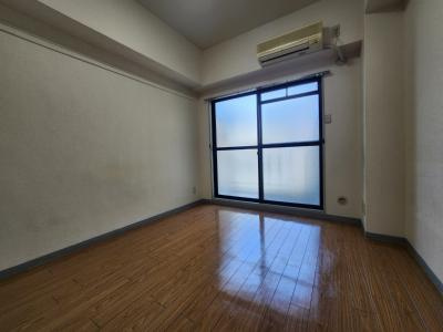 ジョイフル御池の洋室