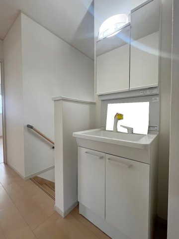 全１０区画新築分譲☆オール電化住宅☆全居室６帖以上の４ＬＤＫ☆駐車３台ＯＫ☆南丹市園部町横田の独立洗面台|２階独立洗面台