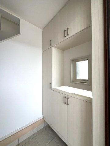 全１０区画新築分譲☆オール電化住宅☆全居室６帖以上の４ＬＤＫ☆駐車３台ＯＫ☆南丹市園部町横田の玄関|玄関