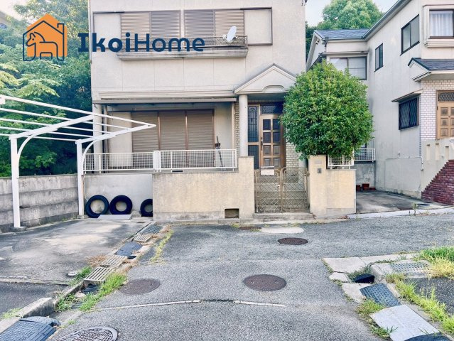 明石市大久保町大窪　中古一戸建の駐車場|●年中無休：見学時間9:00～20:00・当日予約可●　駐車場は１台になります。普通車１台可能です。