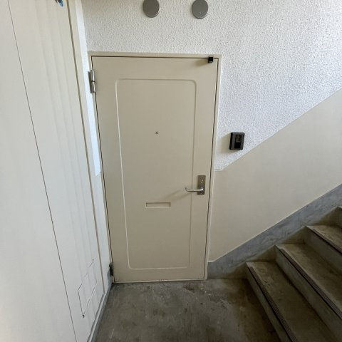 リヴェール中島の玄関