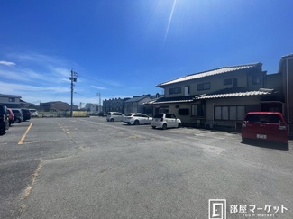 【駐車場】