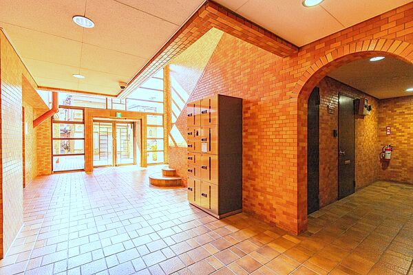 ライオンズマンション言問　4階　新　規　リ　ノベーションのエントランス