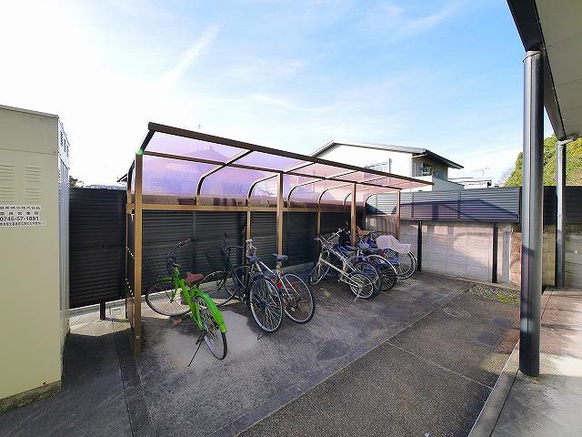 ビッグフォレストのその他共用部分|屋根付きの駐輪場です