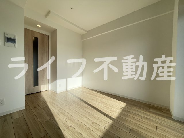 アドバンス大阪ストーリアの洋室|明るい洋室です