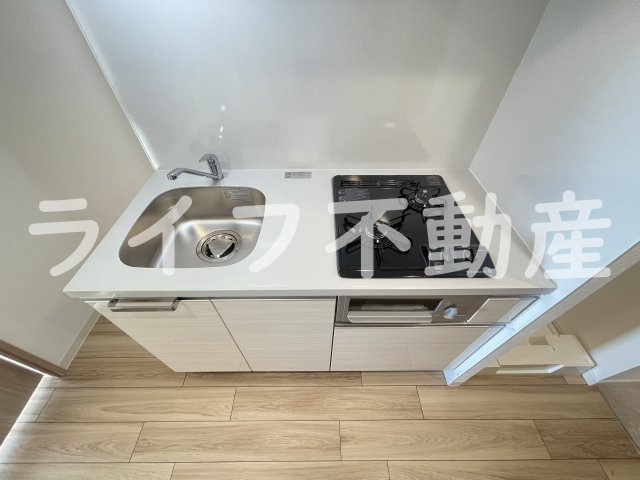 アドバンス大阪ストーリアのキッチン|コンパクトなキッチンで掃除もラクラク