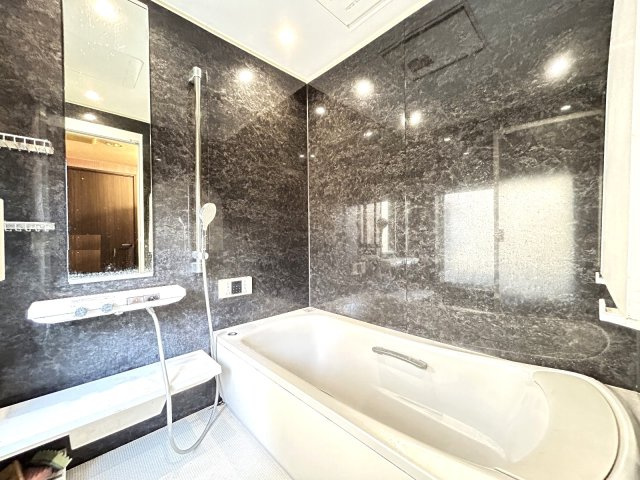 和光市南１丁目　中古一戸建　東京メトロ有楽町線　和光市の浴室|明るく高級感のある浴室