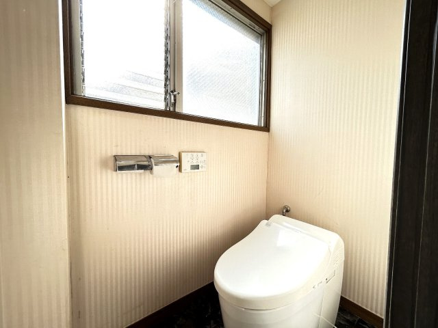 和光市南１丁目　中古一戸建　東京メトロ有楽町線　和光市のトイレ|2Fトイレ。タンクレスタイプなので、空間を広く利用できます