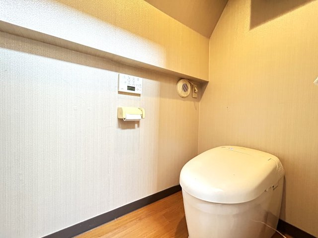 和光市南１丁目　中古一戸建　東京メトロ有楽町線　和光市のトイレ|3Fトイレ。タンクレスタイプなので、空間を広く利用できます