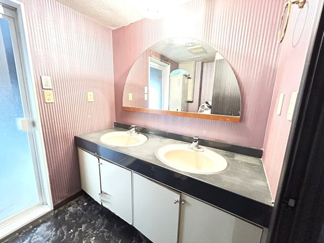 和光市南１丁目　中古一戸建　東京メトロ有楽町線　和光市の独立洗面台|2人が一緒に使える、2ボウル洗面化粧台