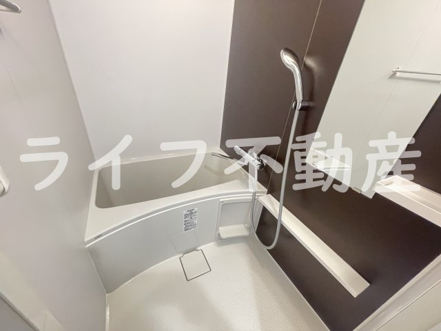 アドバンス大阪ストーリアの浴室|コンパクトで使いやすいお風呂です