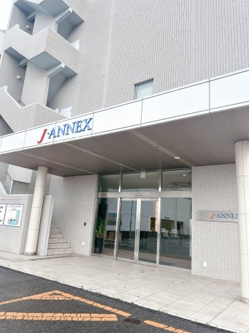 J HOTEL ANNEX のエントランス