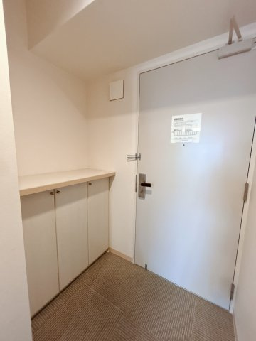 J HOTEL ANNEX の玄関