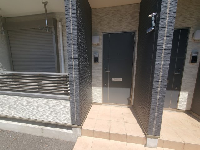 クラルテB棟のエントランス